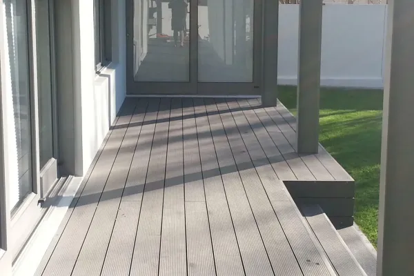 Deck composite exposed to sea climate