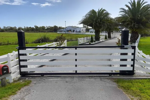 White Gate White fence