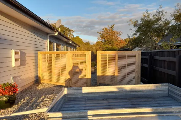 Privacy slatted fence