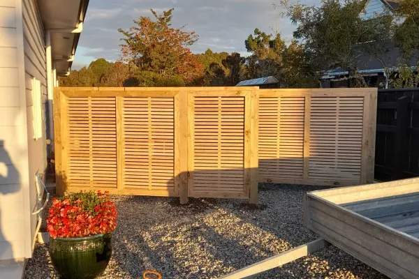Slat fence for privacy