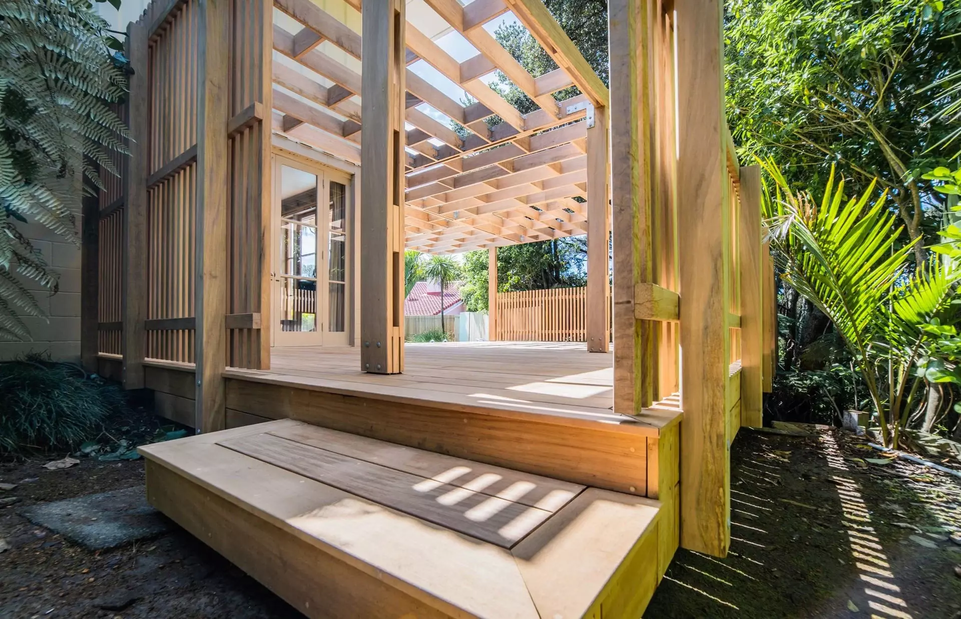 Detail of integrated steps onto the deck