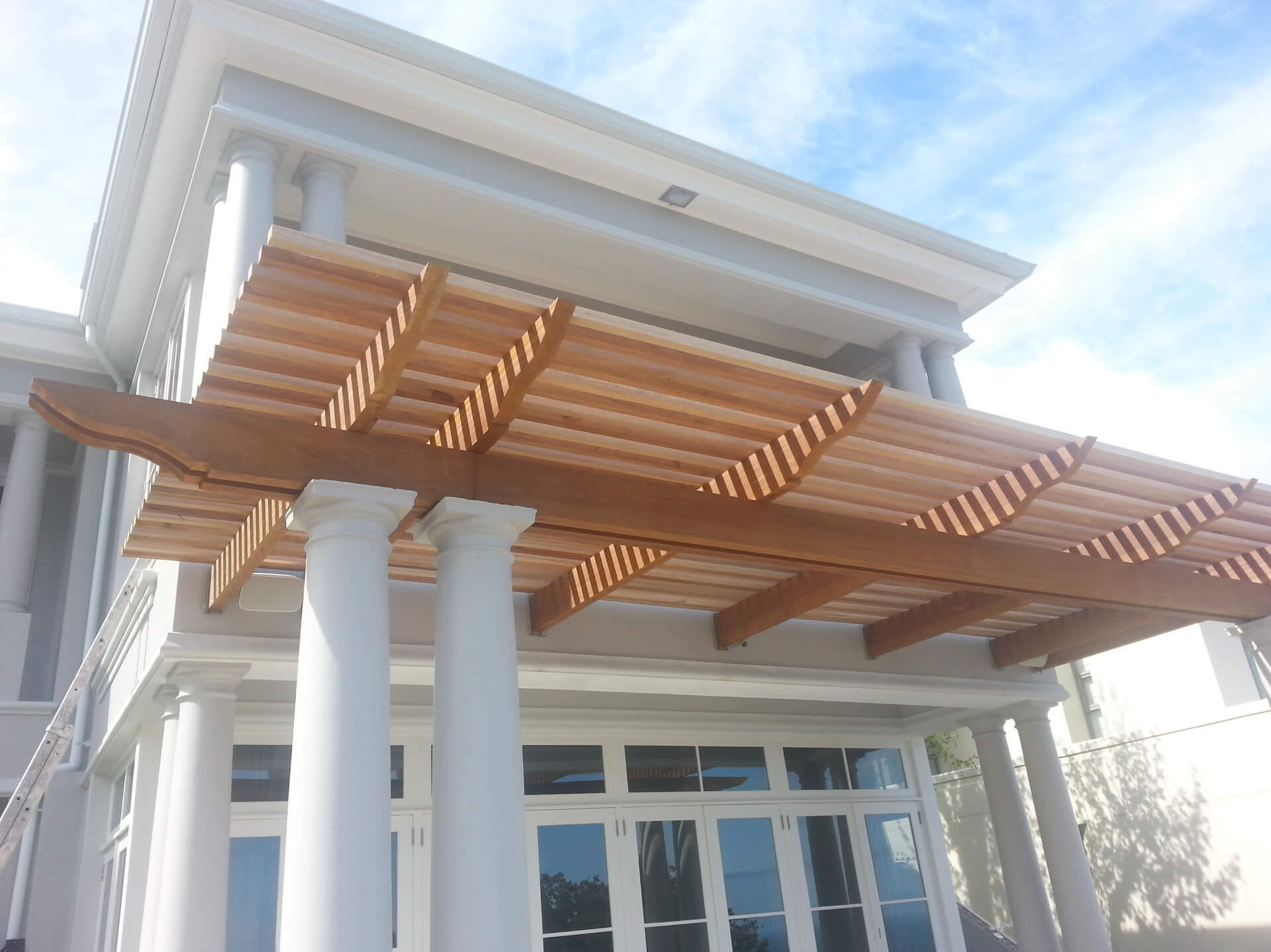 Pergola offset shade