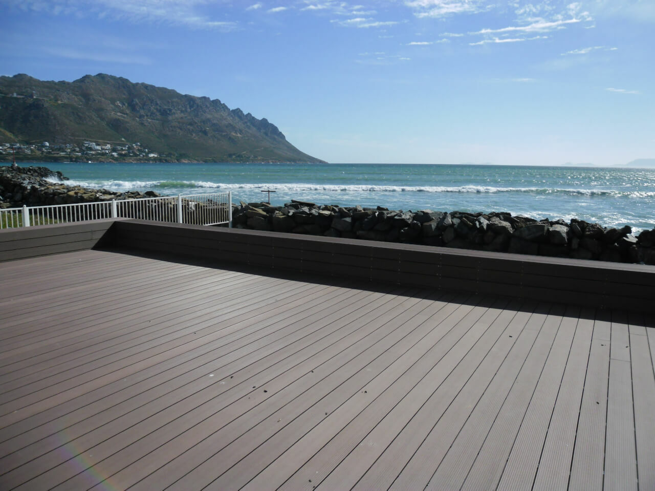 Composite deck with sea view